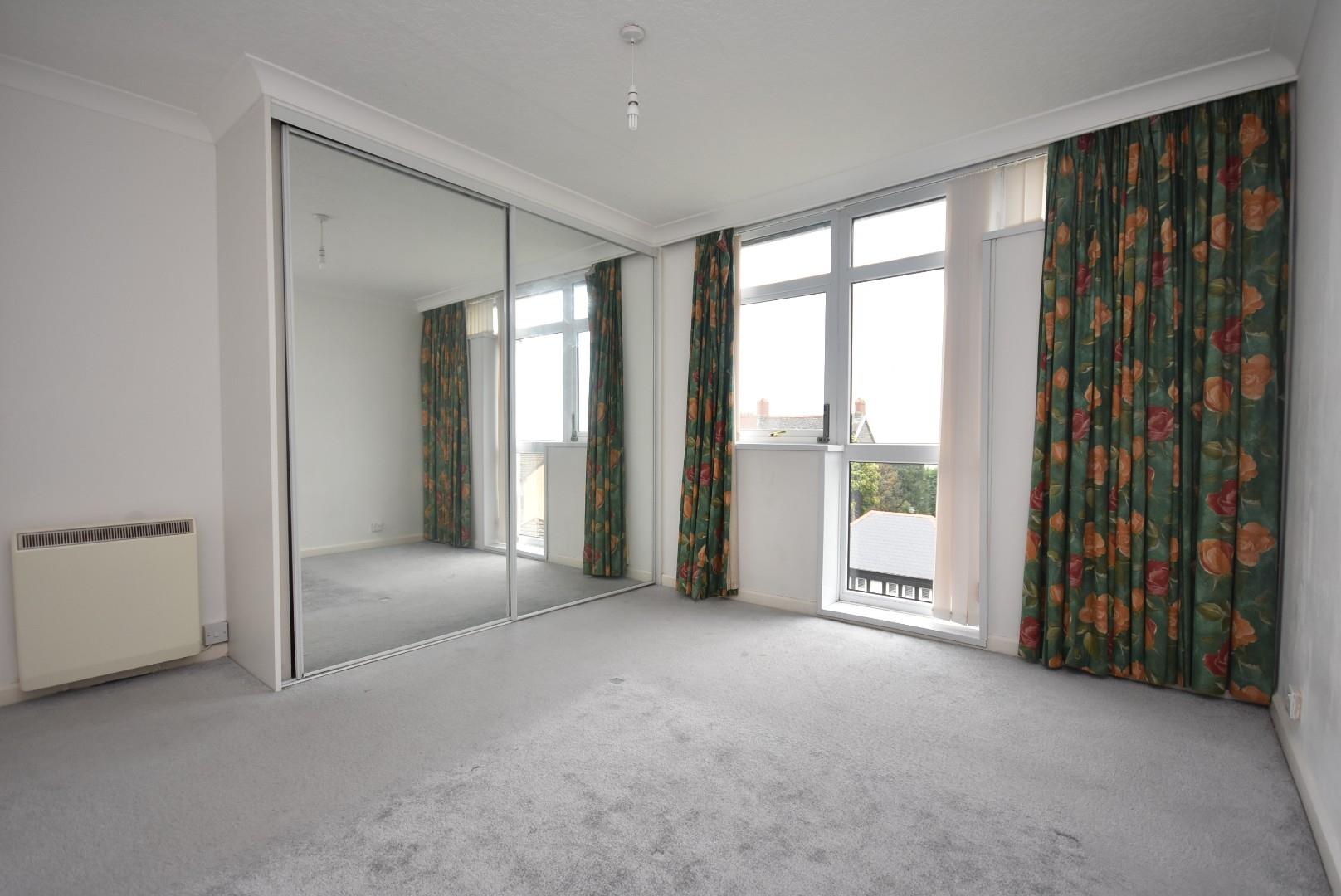 7 St. Nicholas House, Sea View Court, Bradford Place, Penarth, CF64 1AL